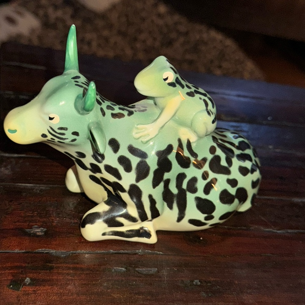Cow Parade Ceramic Green Spotted Frog and Cow Figurine - Picture 3 of 5